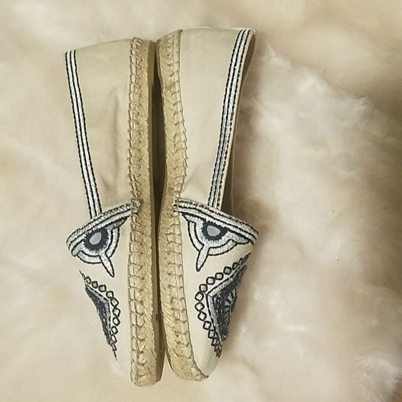 Vince Camuto slip-on shoes - Picture 3 of 7